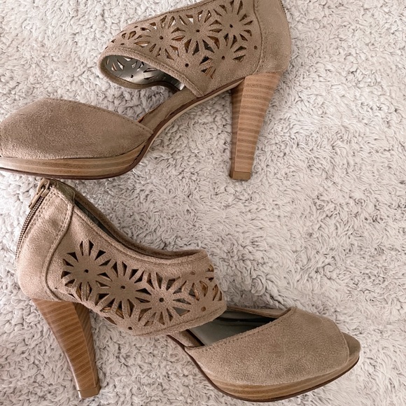 Fashion Bug Heels! - Picture 2 of 4